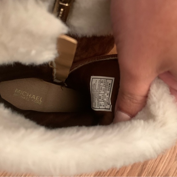 Brown Suede Boots with White Fur Lining - Picture 4 of 6